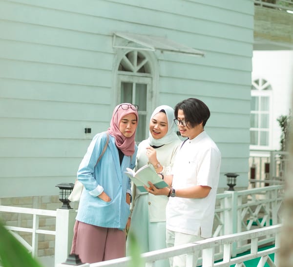 Halal Student Loan Options in the US and UK